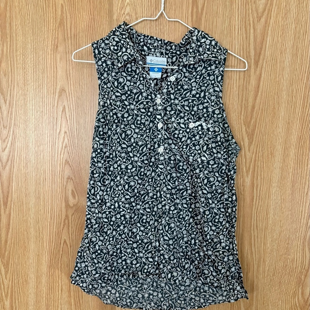 Columbia Sleeveless Blue and White Floral Pullover 1/4 Button Blouse Top
